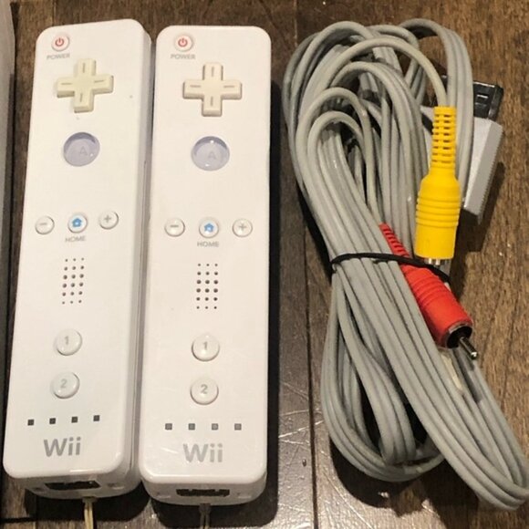 Nintendo Wii RVL-001 Gamecube Comp. w/Monster TRUX Arenas (W4)(B) - Picture 3 of 8